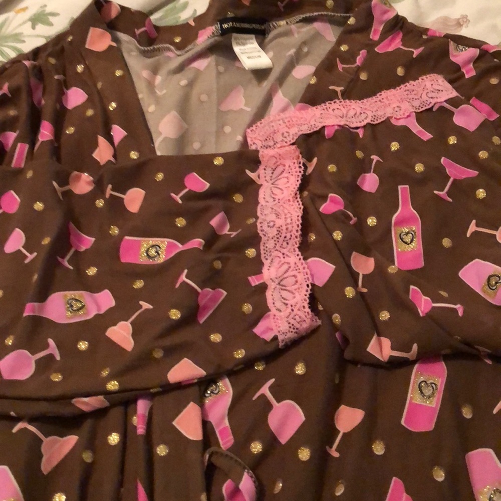 Robes - Picture 5 of 8